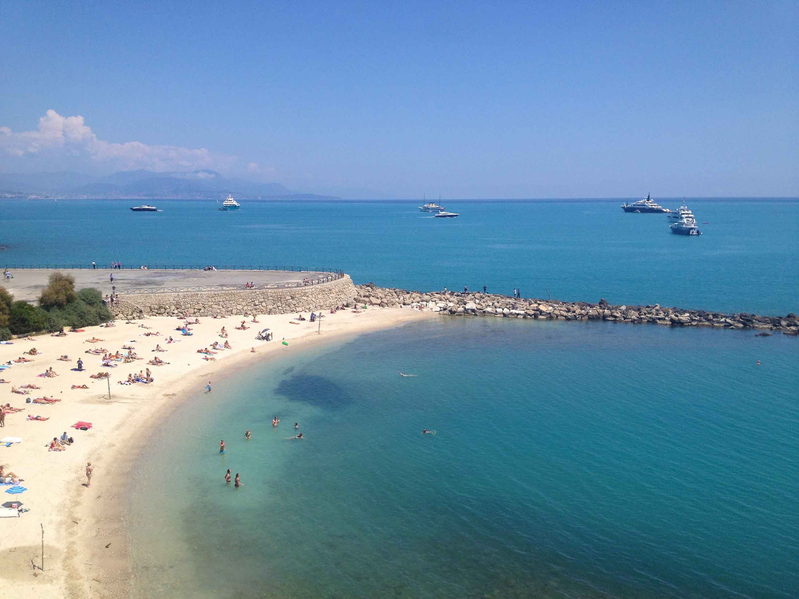 place de rêves Antibes 2-minute walk to the beach