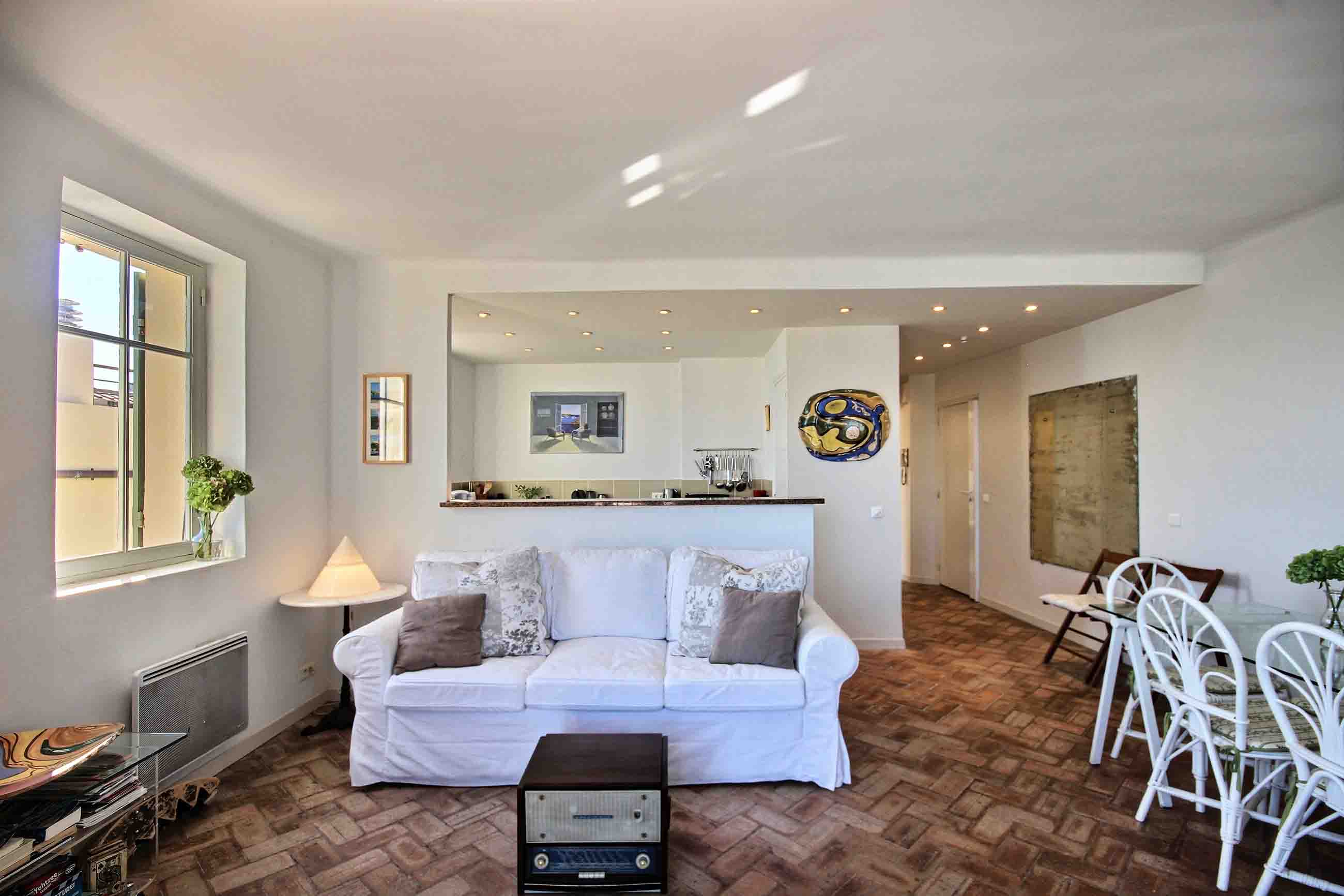 place de rêves Antibes living room and open plan kitchen